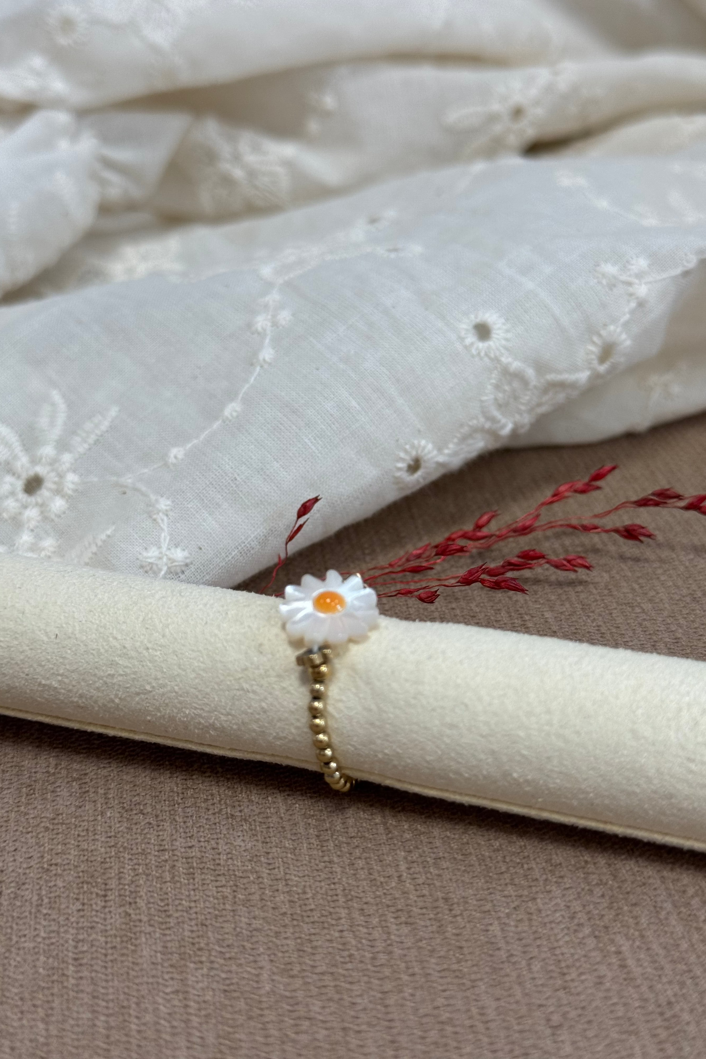 Bague élastique marguerite dorée