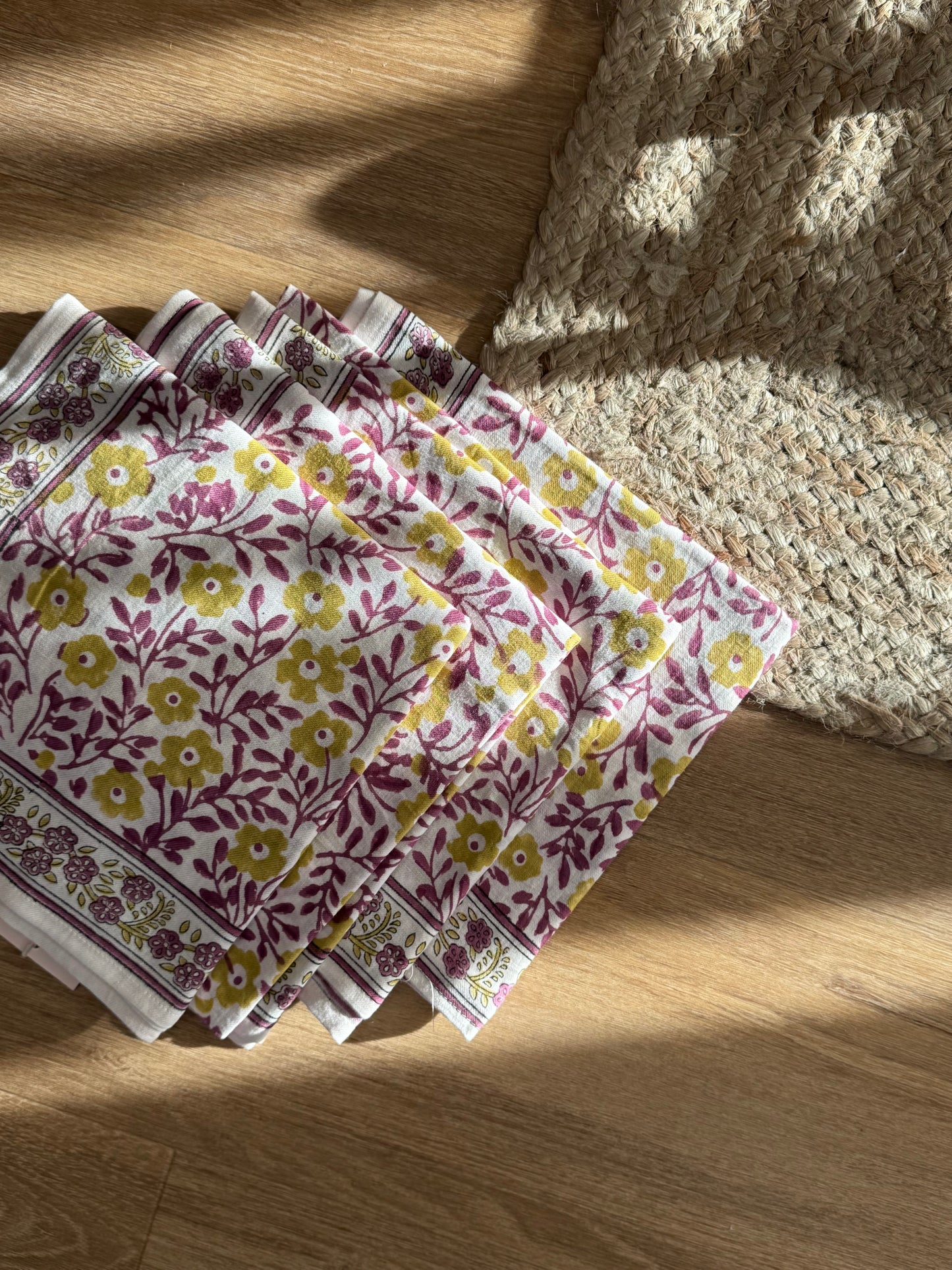 Foulard fleurs violette et moutarde