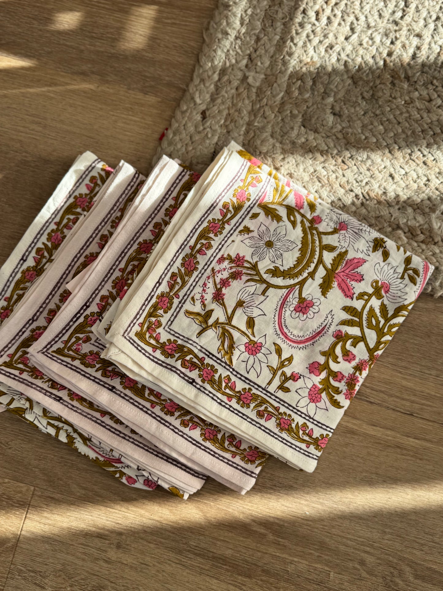 Foulard blanc fleurs roses