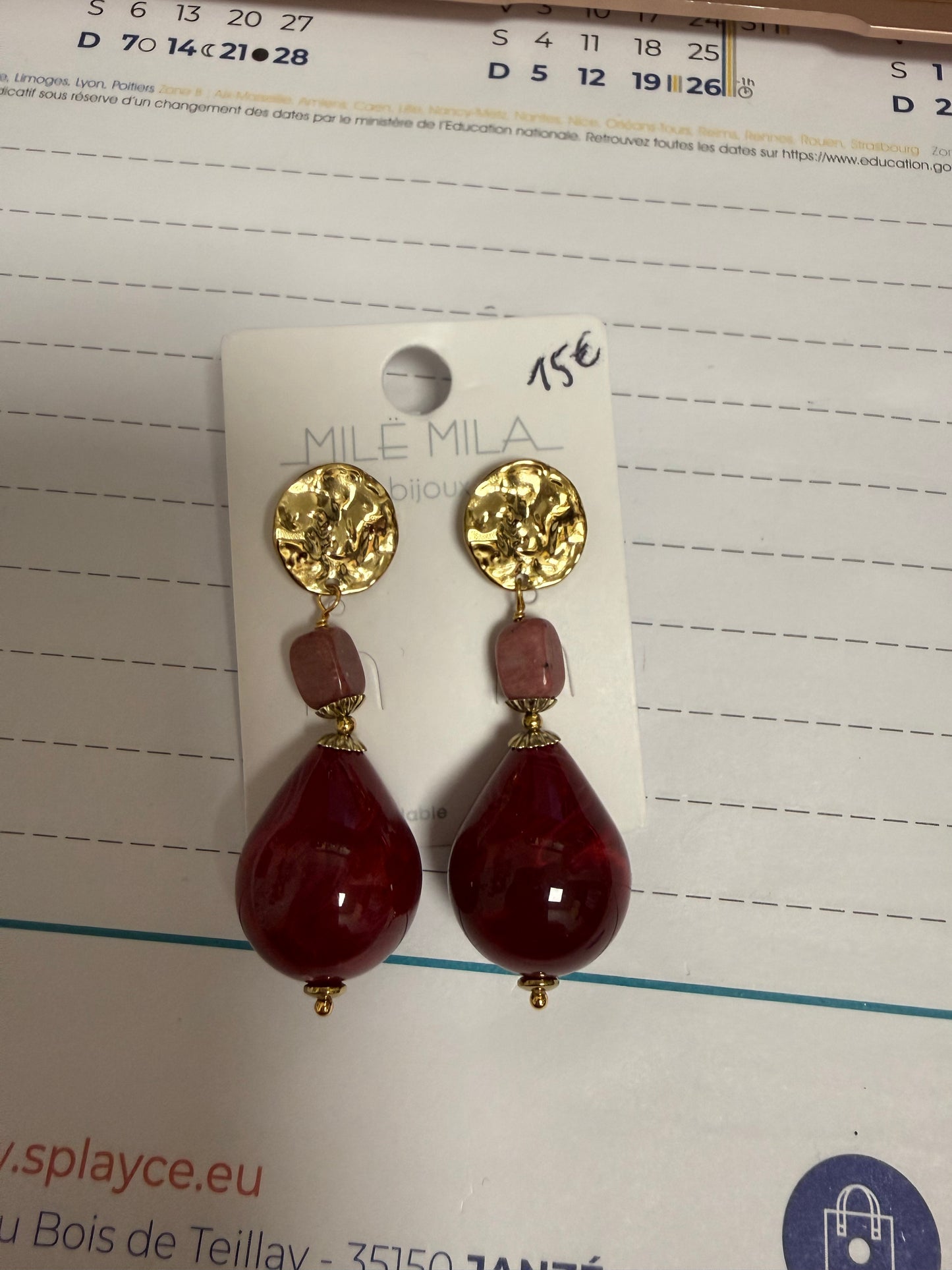 Boucles d'oreilles rouge et rose pendantes
