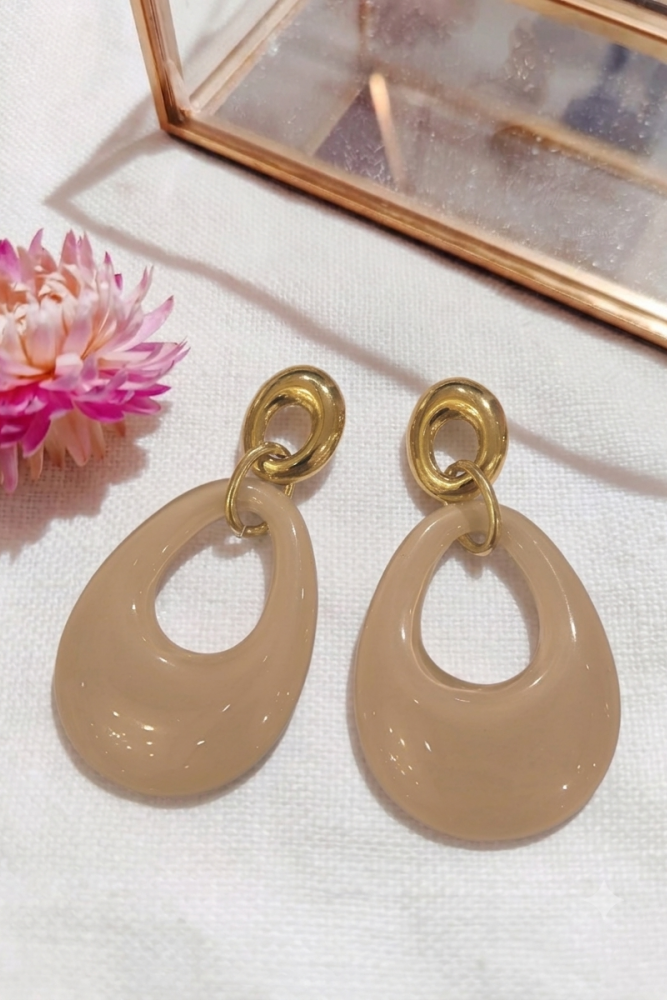 Boucle d'oreille résine goutte taupe doré