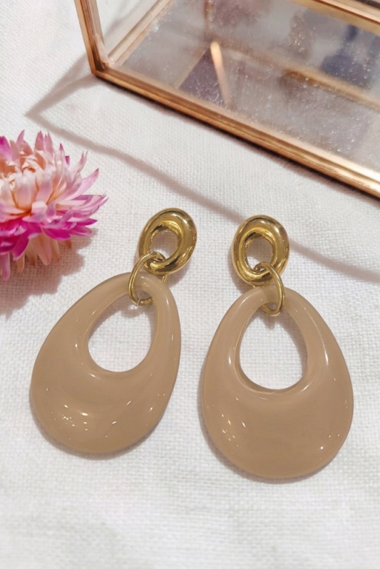 Boucle d'oreille résine goutte taupe doré